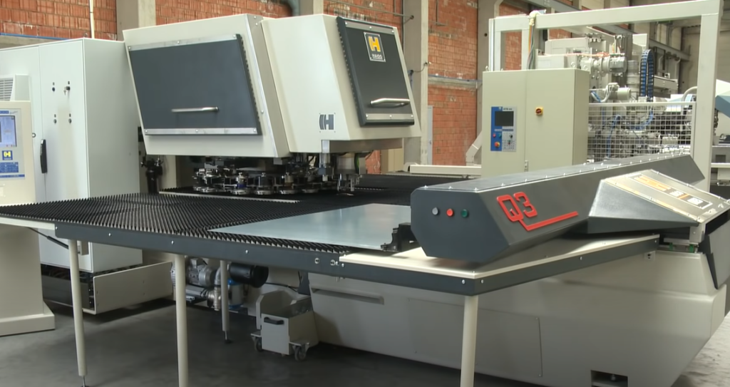 Turret CNC Milling Machine